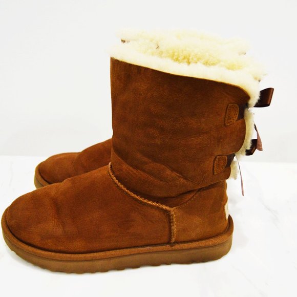 UGG Bailey Bow II in very good used condition. Size 7 - Picture 4 of 6